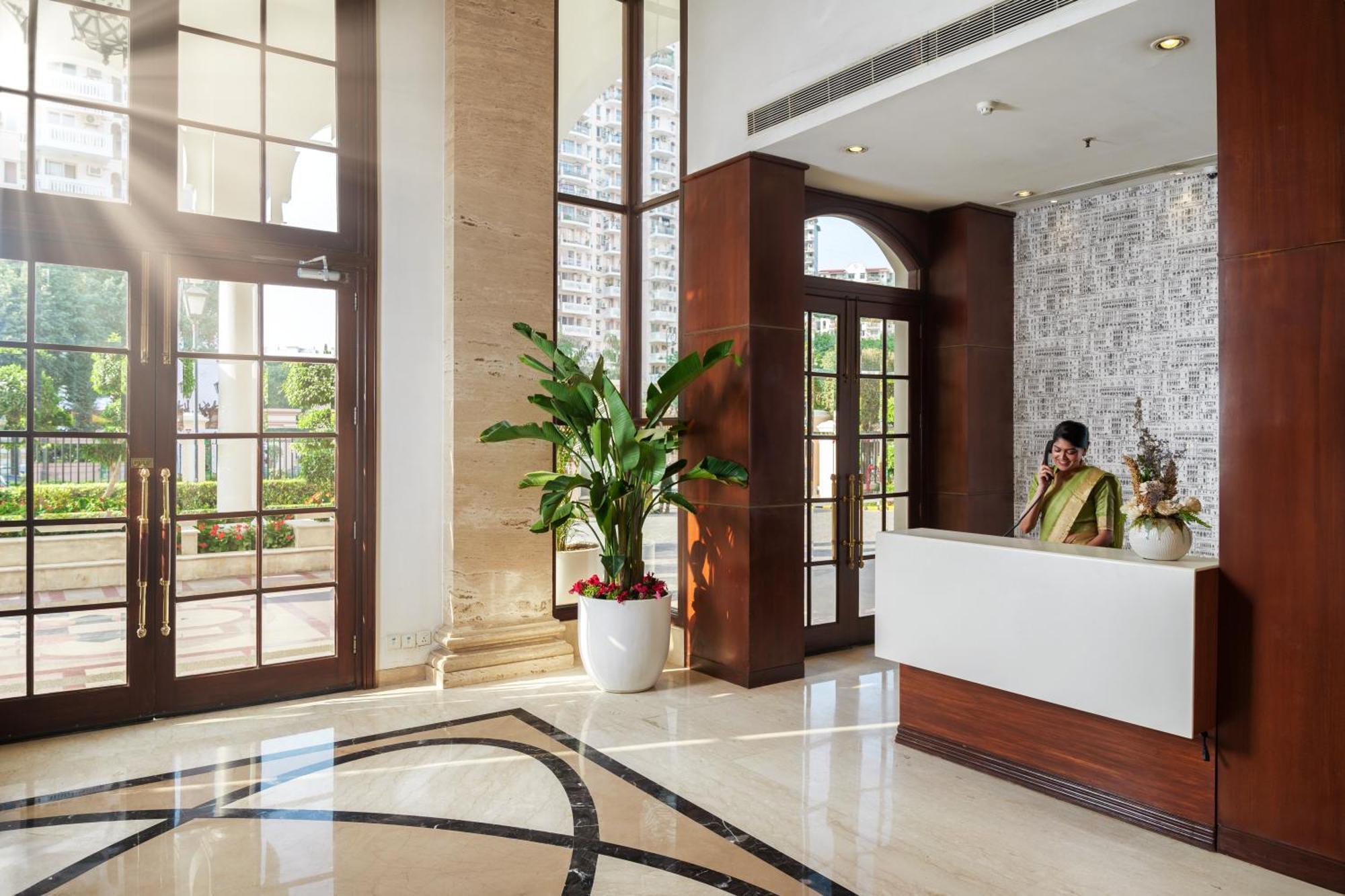 Отель Dlf Club 5 Гургаон Экстерьер фото