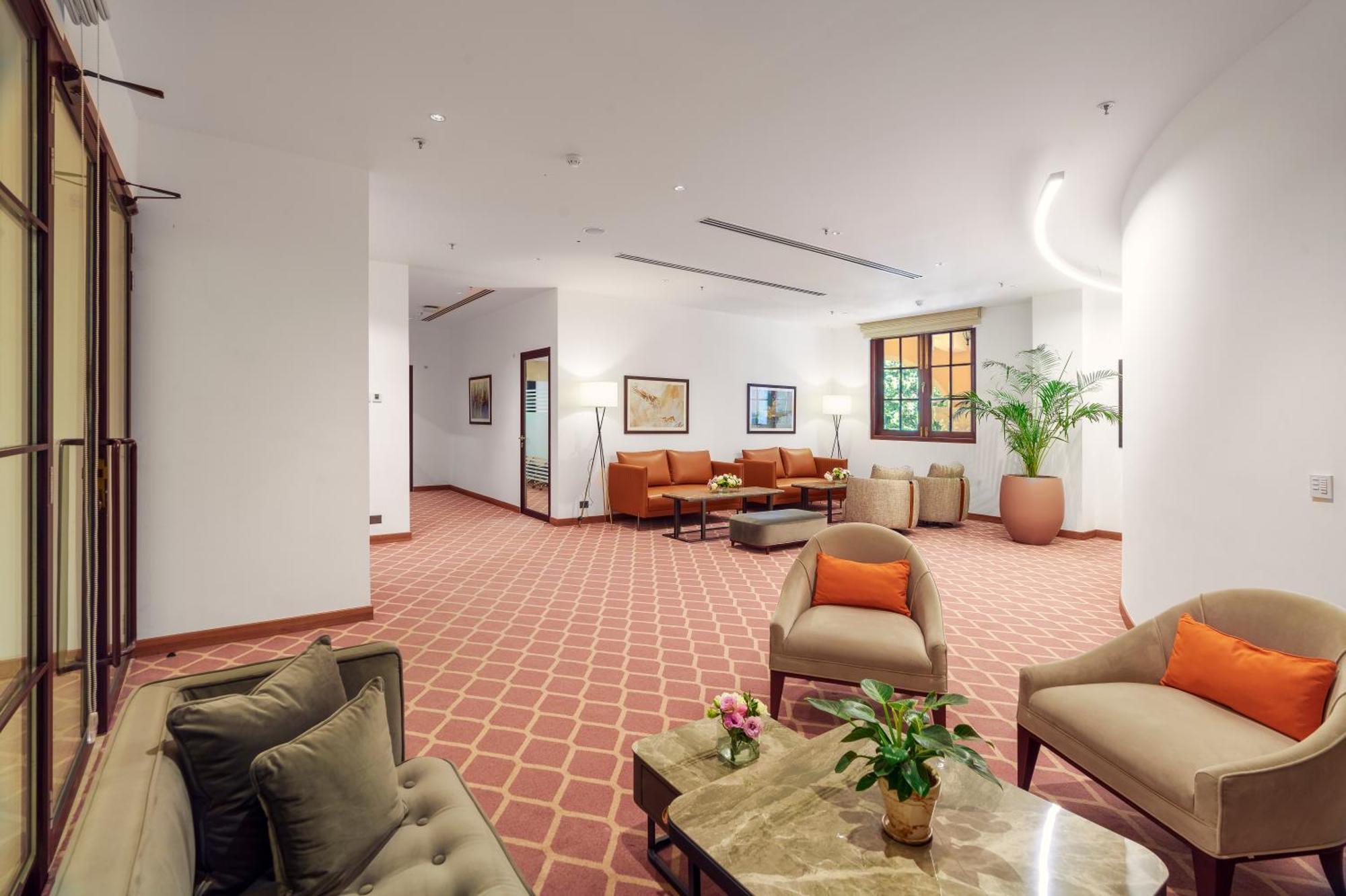Отель Dlf Club 5 Гургаон Экстерьер фото