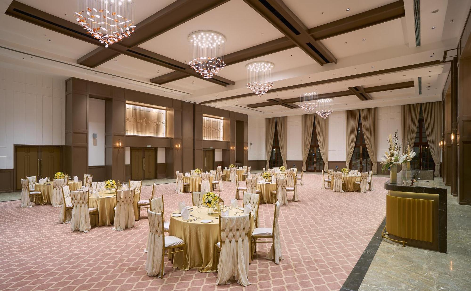 Отель Dlf Club 5 Гургаон Экстерьер фото